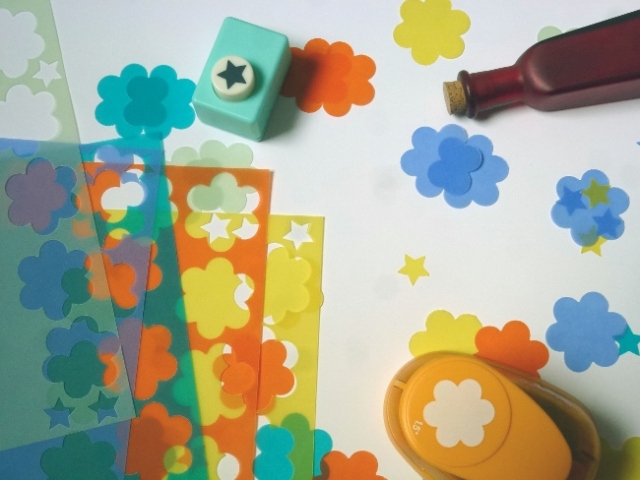 guirlande-nuage-papier-calque-multicolore-DIY-etoile (2)